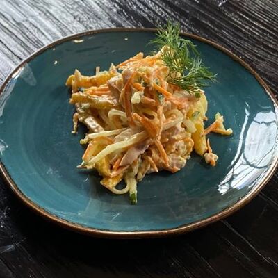 Салат с копченой куриной грудкой, картофелем, корейской морковью в Длинный нос по цене 200 ₽
