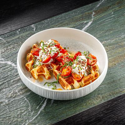 Вафля с песто и томатами в Артхаус по цене 820 ₽