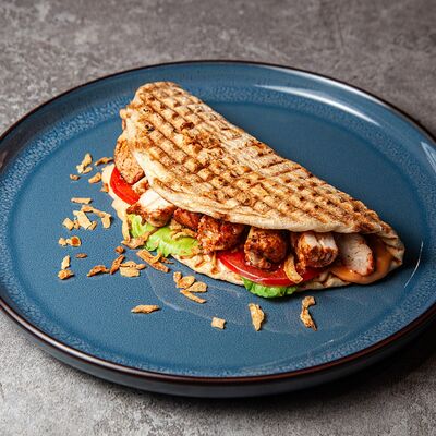 Грек-бургер с курицей на гриле в ГироГирос по цене 590 ₽