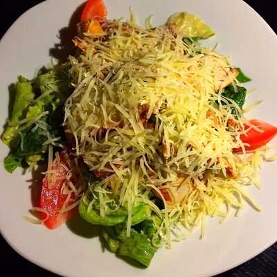 Салат Цезарь с креветкой в Первая реберная Кухня по цене 550 ₽