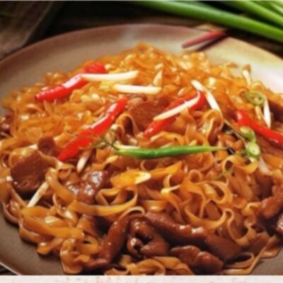 С10 Жареная рисовая лапша с говядиной в Ван шифу по цене 598 ₽
