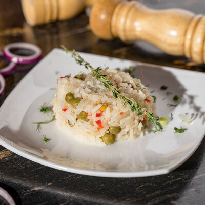 Рис отварной с овощами в Oзеро гриль по цене 230 ₽