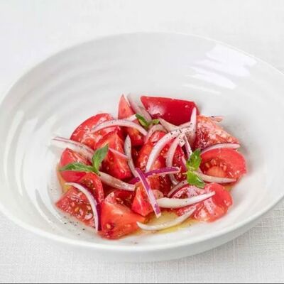 Помидоры с красным лукомв Кафе нут по цене 235 ₽