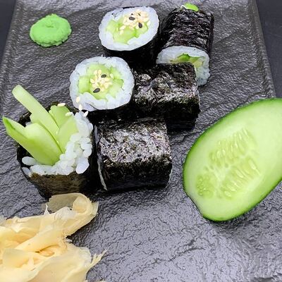 Маки с огурцом в Hiro суши-бар по цене 170 ₽