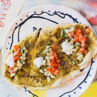 Лаффа с заатаром и свежими овощами в Абу гош по цене 750 ₽
