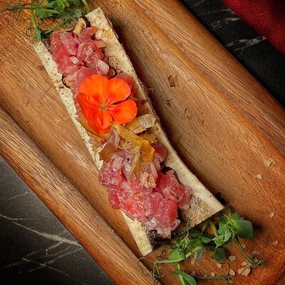 Севиче из тунца на мозговой косточке в Kirova street по цене 450 ₽