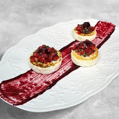 Сырники с тартаром из клубники в MaMa Mia по цене 413 ₽