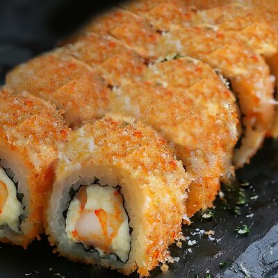 Чизу жареный с креветкой в Суши мастер по цене 673 ₽