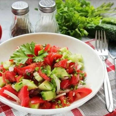 Салат овощной в DM Cafe по цене 118 ₽