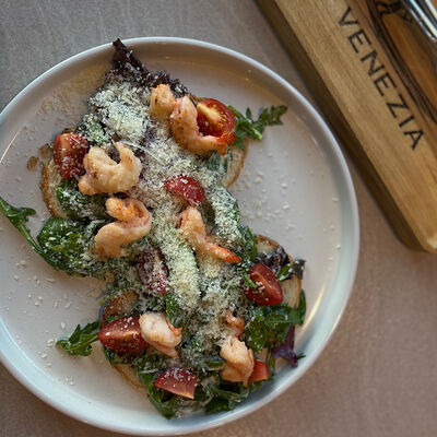 Цезарь креветка в Венеция по цене 860 ₽