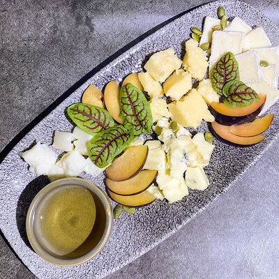 Сырное ассорти в Бумбараш по цене 1145 ₽