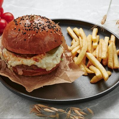 Бургер с индейкойв Merzen по цене 640 ₽