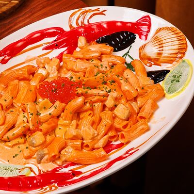 Ригатони фламбе с лососемв TiAMA по цене 2700 ₽