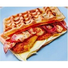 Сырные вафли с бри, курицей и беконом в Маленькая Флоренция по цене 454 ₽