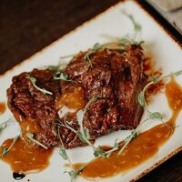 Стейк из вырезки конины в Камин