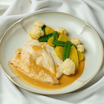 Филе камбалы с овощами и устричным соусом в Hamster по цене 1450 ₽