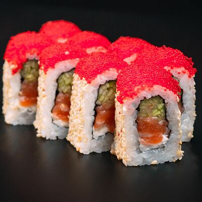 Ролл Калифорния с семгой в Royal fish по цене 365 ₽