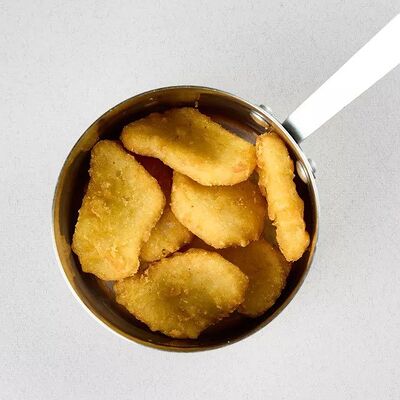 Куриные наггетсы с соусом в Василек по цене 350 ₽