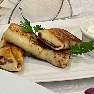 Блинчики с мясом и сметанойв Кинза по цене 300 ₽