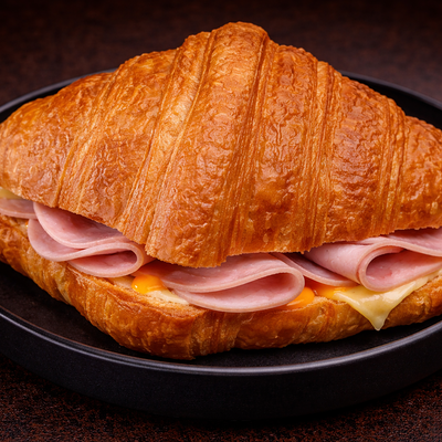 Круассан с сыром и ветчиной в Авто Япончик по цене 413 ₽