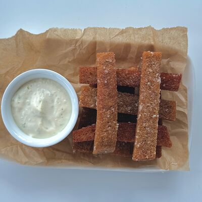 Гренки с чесночным соусом в Рукоста по цене 350 ₽