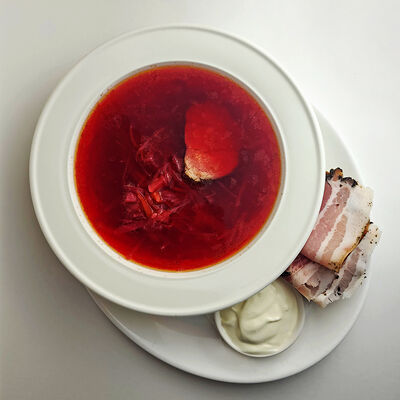 Борщ с ростбифом в Атмосфера по цене 580 ₽