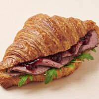 Круассан с Говядиной и Брусничным Соусом в Кейк