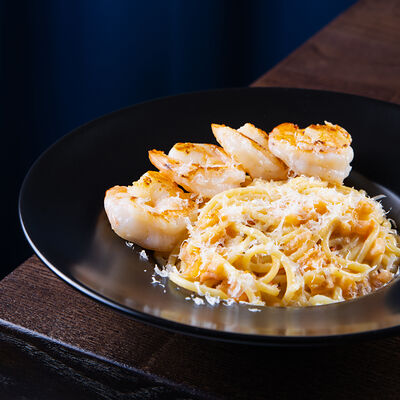 Паста с тигровыми креветками на кокосовом молокев Pafos по цене 650 ₽