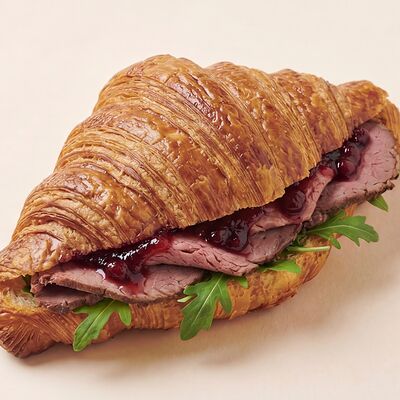 Круассан с Говядиной и Брусничным Соусом в Кейк по цене 299 ₽