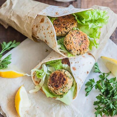 С фалафелем шаурма в Шаурма тут по цене 370 ₽