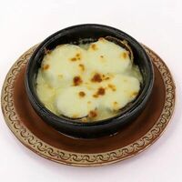 Грибные шапочки, фаршированные сыром сулугуни в Хинкальная