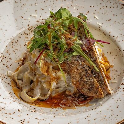 Фетучини с цыплёнком в Лепрекон по цене 490 ₽