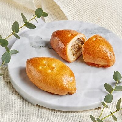 Пирожок с грибами и капустой в Ribambelle по цене 150 ₽