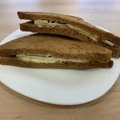 Сэндвич с курицей (треугольник) в Coffee Mouse по цене 150 ₽