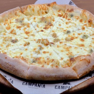 Пицца Четыре сыра в Campania pizza & pasta по цене 675 ₽