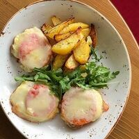 Свинина с сыром моцарелла в Чайник