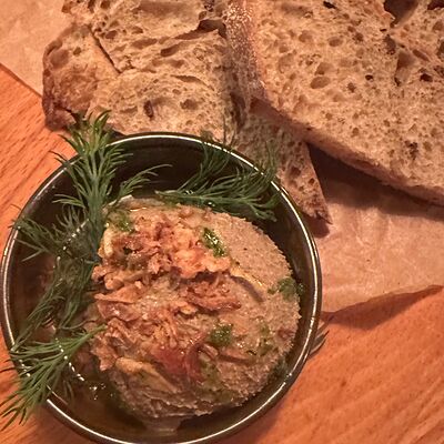 Паштет из куриной печени на чиабатте в Геология по цене 450 ₽