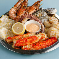 Плато морепродуктов на гриле в Терраса