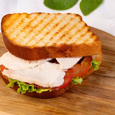 Бриошь с куриной грудкой и томатом в Port-O-Coffee по цене 395 ₽