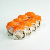 Филадельфия с омлетом, волокнами снежного краба и огурцом (8 шт.) в ЁБИСАН