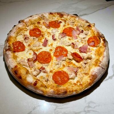 Пицца от Дяди Вани в Kaif Lounge по цене 1100 ₽