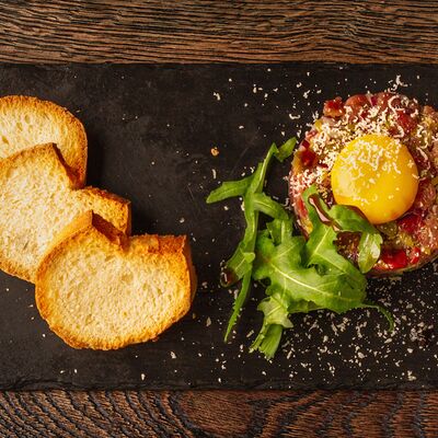 Тартар из говядины в HEDONIST по цене 30 р.