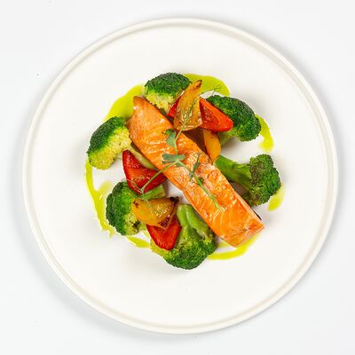 Форель на гриле с брокколи и печёнымм перцем в Итальянская Пиццерия по цене 1099 ₽