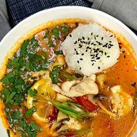 Том ям с курицей в Sisters Food