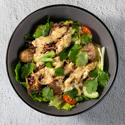 Салат с рваной свининой в Гриль-паб ЕрмолаевЪ по цене 545 ₽