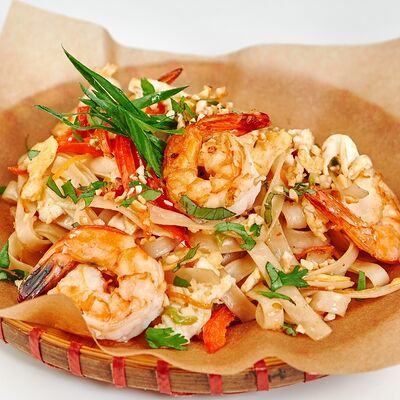 Пад Тай с тигровыми креветками, овощами и арахисом в Bao по цене 479 ₽