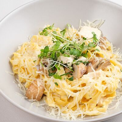 Тальятелли с курицей и грибами в Кафе Biscuit по цене 590 ₽