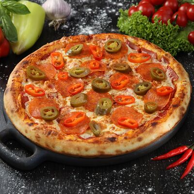 Пицца Пеперони острая 30 см в Loca Pizza по цене 900 ₽