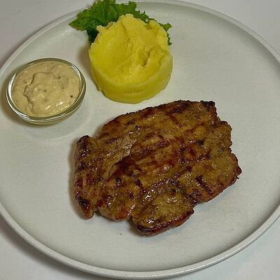 Стейк из свиной шеи в BBQ Smoker Bar по цене 650 ₽