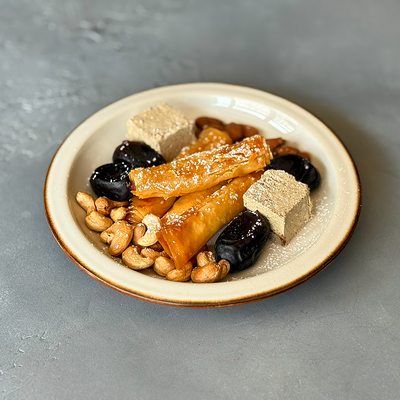 Тарелка восточных сладостей в Чайхана Баранжар по цене 365 ₽